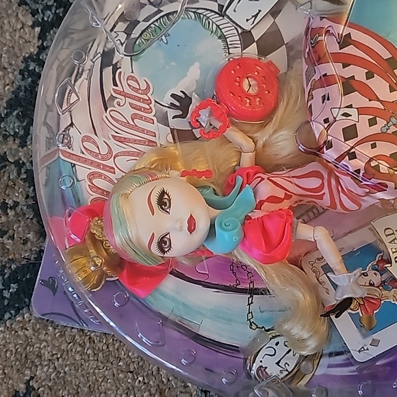 Ever After High Apple White 2014 NIB - Picture 2 of 6